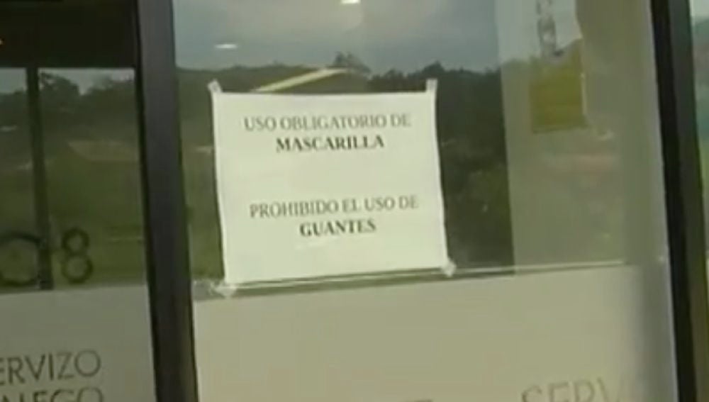 Prohíben el uso de guantes en el hospital de Vigo