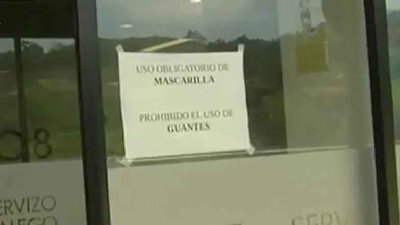 Proh&iacute;ben el uso de guantes en el hospital de Vigo