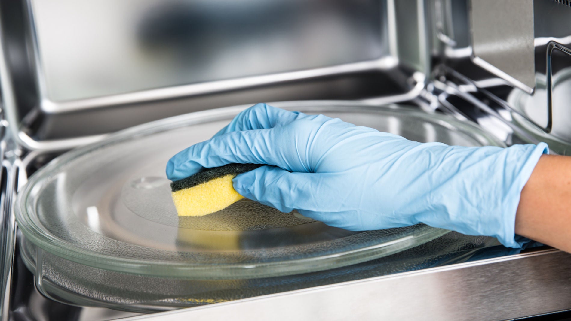 Limpiando microondas