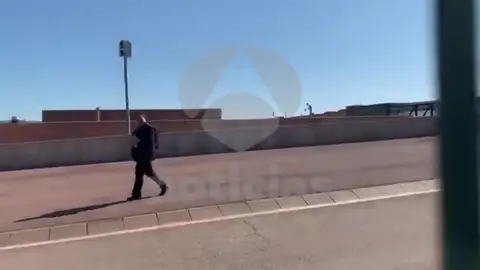 Oriol Junqueras sale de la cárcel de Lledoners a su nuevo centro de trabajo en medio de la crisis por el coronavirus Oriol Junqueras sale de la cárcel de Lledoners a su nuevo centro de trabajo en medio de la crisis por el coronavirus