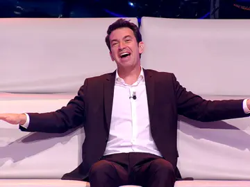 Con un traspié y mucha emoción, así empieza Arturo Valls el primer '¡Ahora caigo!' sin público Con un traspié y mucha emoción, así empieza Arturo Valls el primer '¡Ahora caigo!' sin público