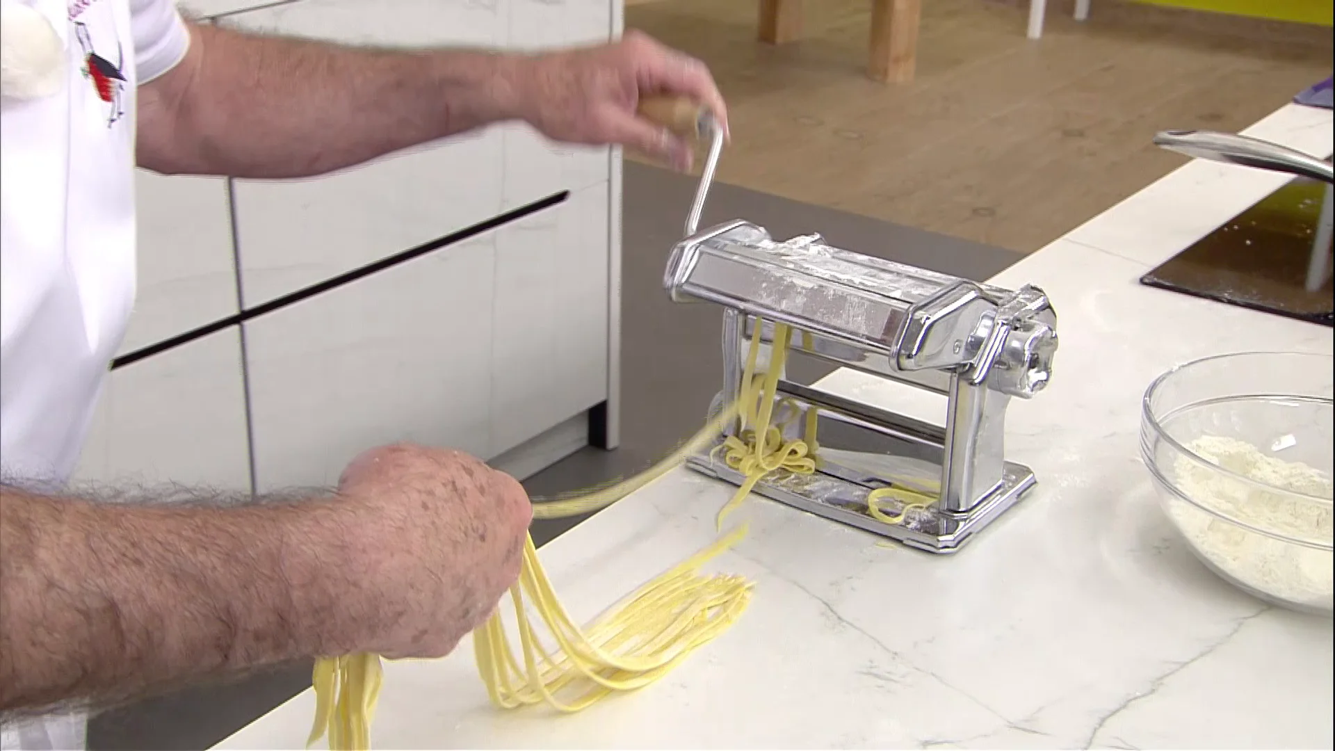 Karlos Arguiñano te enseña la forma más sencilla de hacer pasta fresca en casa Karlos Arguiñano te enseña la forma más sencilla de hacer pasta fresca en casa