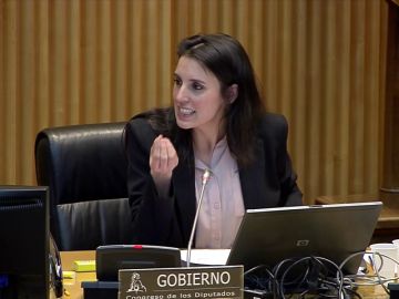 Duro enfrentamiento entre la ministra de Igualdad, Irene Montero, y las portavoces del PP y Vox