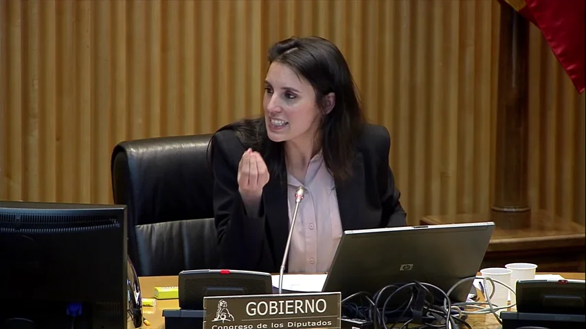 Duro enfrentamiento entre la ministra de Igualdad, Irene Montero, y las portavoces del PP y Vox Duro enfrentamiento entre la ministra de Igualdad, Irene Montero, y las portavoces del PP y Vox