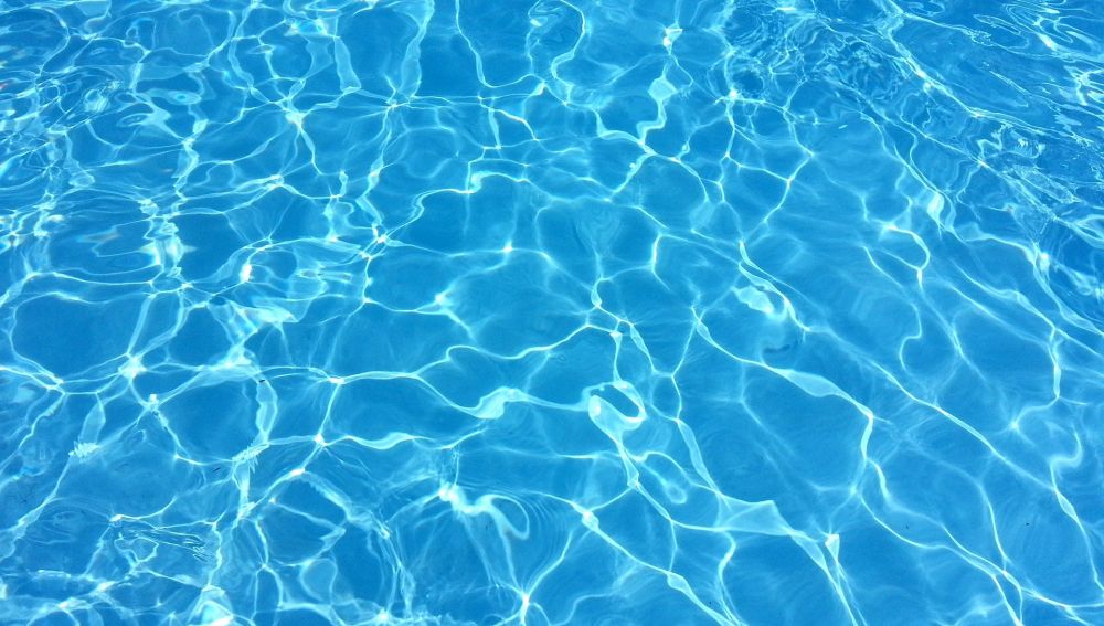 Una nina de 2 años muere ahogada en una piscina