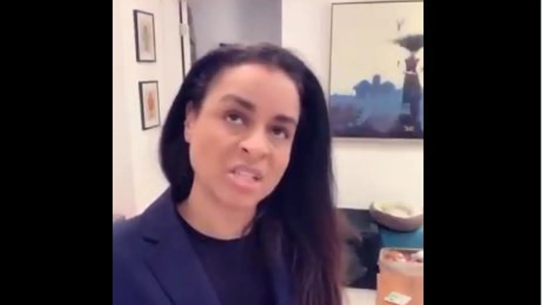 Sarah Cooper en una de sus imitaciones de Trump. Sarah Cooper en una de sus imitaciones de Trump.