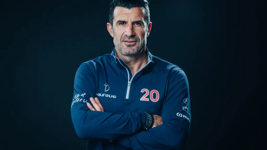 Luis Figo arremete contra Tezanos Luis Figo arremete contra Tezanos