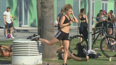 La Barceloneta se convierte en una 'villa olímpica' atestada de deportistas durante el confinamiento
