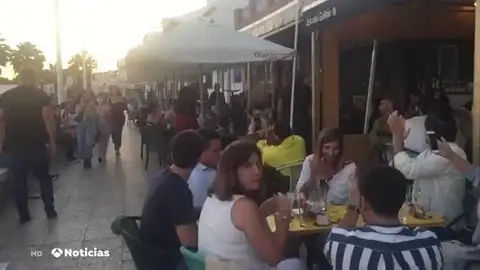 Terrazas llenas en Pedregalejo, en Málaga Terrazas llenas en Pedregalejo, en Málaga