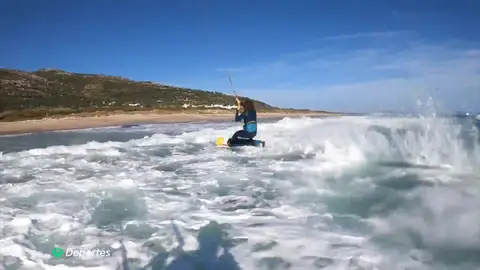 La playa de Valdevaqueros, la meca mundial del kitesurf, disponible solo para Jerome y Liam La playa de Valdevaqueros, la meca mundial del kitesurf, disponible solo para Jerome y Liam