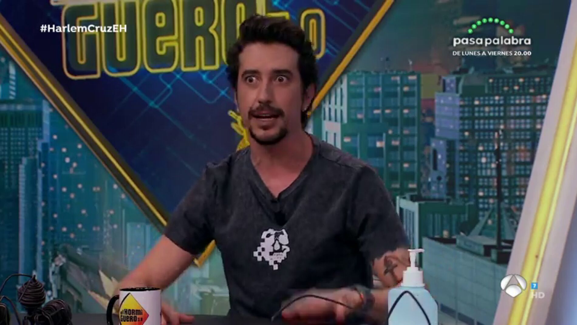 La primera experiencia de Marron en una playa nudista: "Vinieron a recibirnos con el n&iacute;spero al aire"