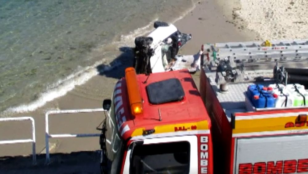 Una conductora se precipita con su vehículo sobre una playa de Fisterra