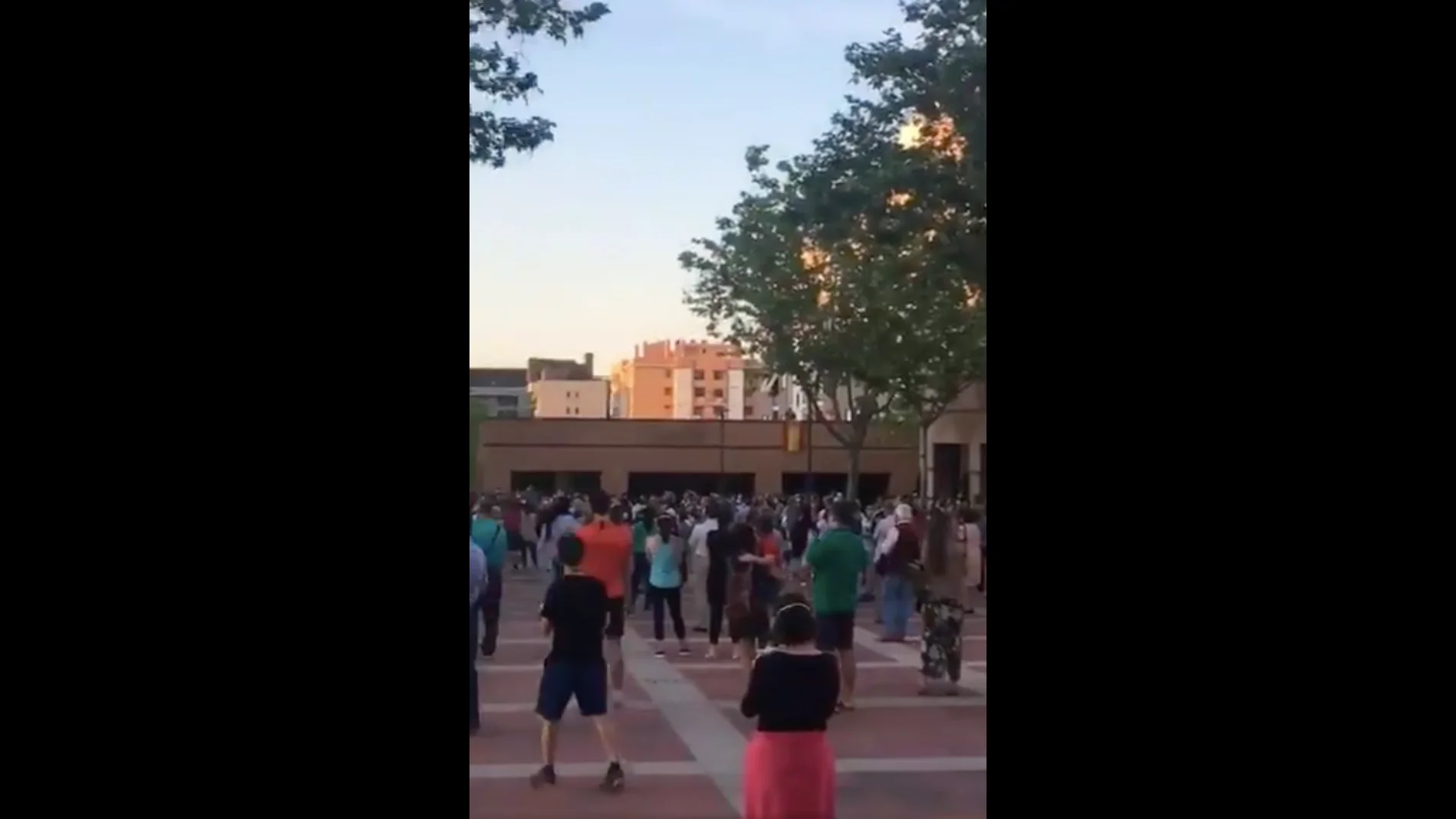 Concentración frente a la comandancia de la Guardia Civil Concentración frente a la comandancia de la Guardia Civil