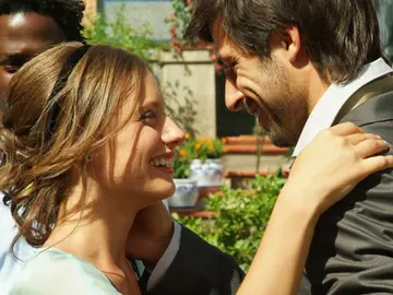 Michelle Jenner y Hugo Silva como Sara y Lucas en 'Los hombres de Paco' Michelle Jenner y Hugo Silva como Sara y Lucas en 'Los hombres de Paco'