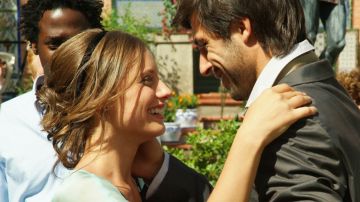 Michelle Jenner y Hugo Silva como Sara y Lucas en 'Los hombres de Paco' Michelle Jenner y Hugo Silva como Sara y Lucas en 'Los hombres de Paco'