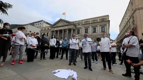 Los chefs se manifiestan frente al Congreso Los chefs se manifiestan frente al Congreso