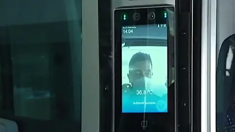 Mamparas, purificadores de aire y controles de temperatura, así viajaremos en autobús tras el coronavirus Mamparas, purificadores de aire y controles de temperatura, así viajaremos en autobús tras el coronavirus