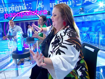 El concierto improvisado de Itziar Castro al ritmo de ‘Agapimú’ El concierto improvisado de Itziar Castro al ritmo de ‘Agapimú’