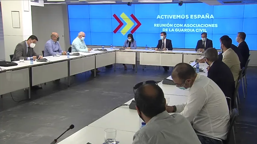 Pablo Casado les dice a las asociaciones de la Guardia Civil que sufren una "caza de brujas" Pablo Casado les dice a las asociaciones de la Guardia Civil que sufren una "caza de brujas"