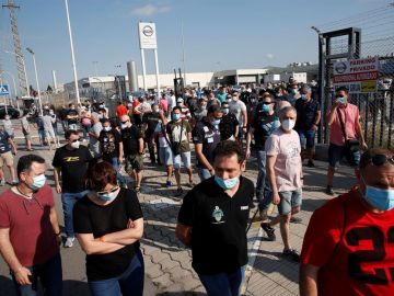 Trabajadores de Nissan a las puertas de la planta de Barcelona 
