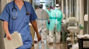 Sanitarios en un hospital de la Comunitat Valenciana.