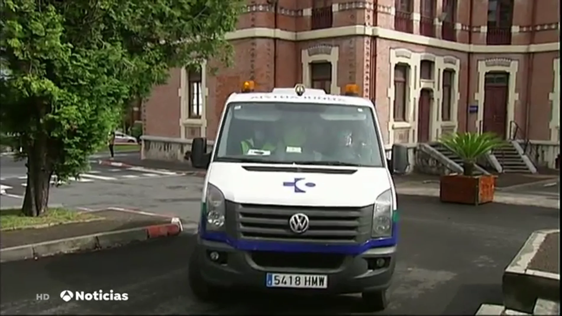 Una ambulancia en el Hospital de Basurto, donde ha habido un brote de coronavirus Una ambulancia en el Hospital de Basurto, donde ha habido un brote de coronavirus
