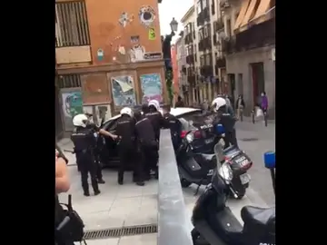 Imagen de la detención en Lavapiés Imagen de la detención en Lavapiés