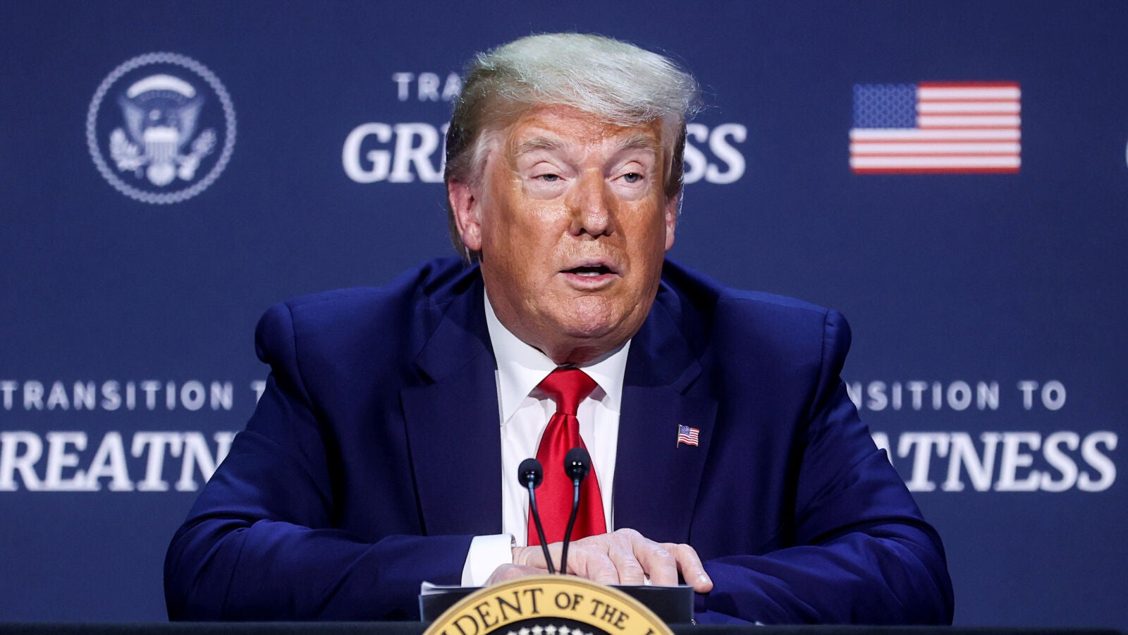 Donald Trump decreta una pena de cárcel de 10 años para quienes dañen o derriben estatuas