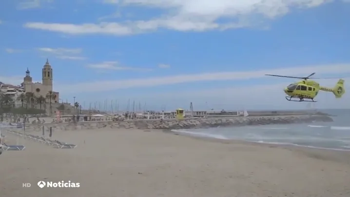 Evac&uacute;an en helic&oacute;ptero a una ni&ntilde;a de 12 a&ntilde;os ahogada tras ser arrastrada por la corriente en una playa de Sitges