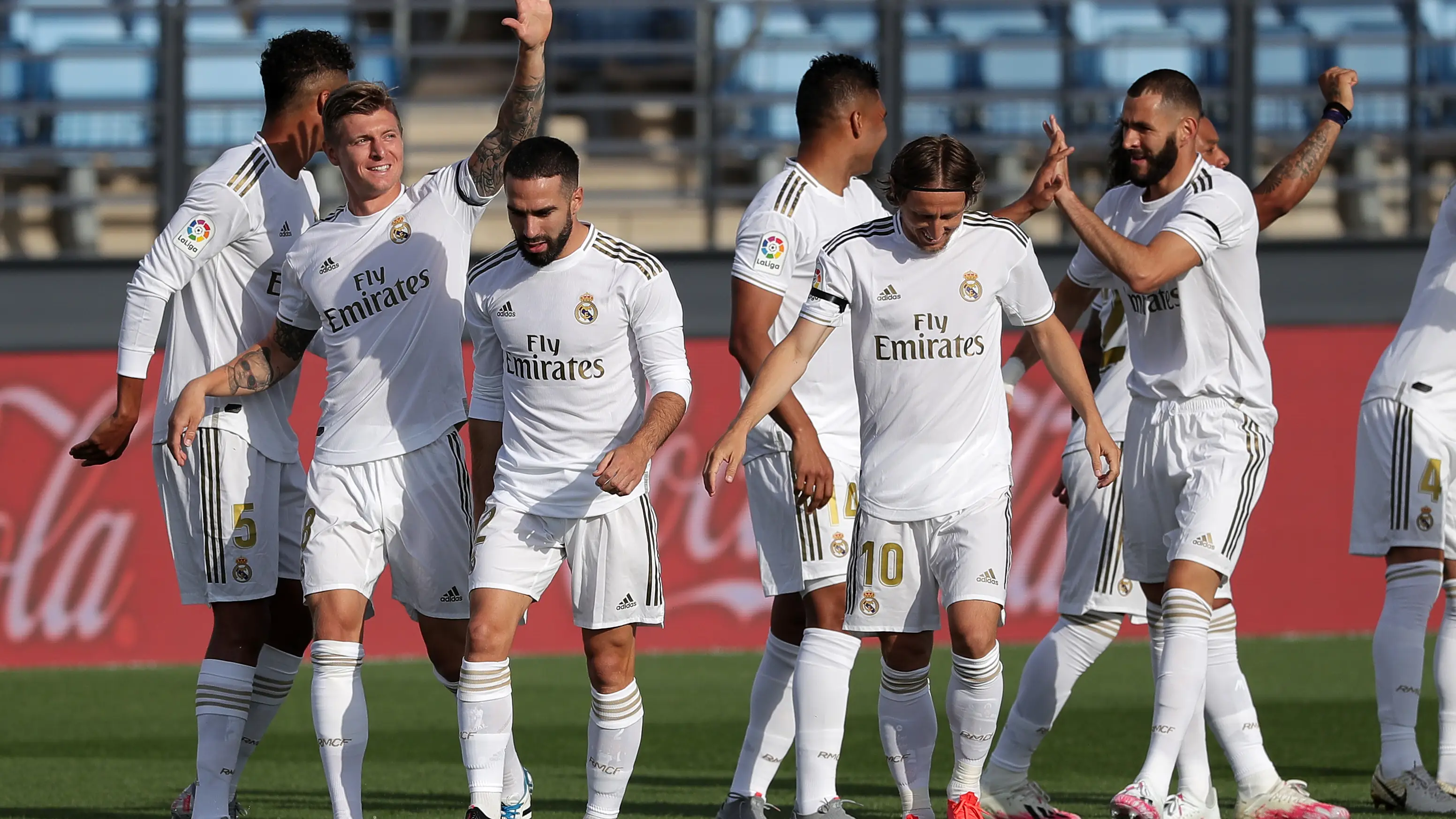 Los jugadores del Real Madrid celebran un gol ante el Eibar