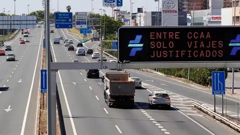 Tráfico en la Autovía-S30 a la salida de Sevilla Tráfico en la Autovía-S30 a la salida de Sevilla