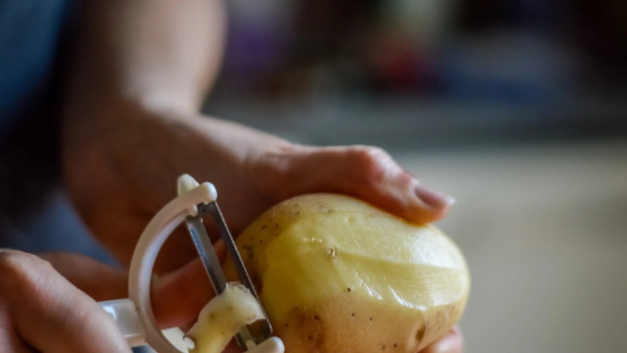 Pelar patatas Pelar patatas