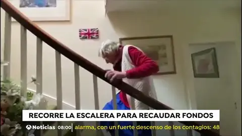 Margaret, la escocesa de 90 años que recuda fondos para el NHS 'escalando' las escaleras de su casa Margaret, la escocesa de 90 años que recuda fondos para el NHS 'escalando' las escaleras de su casa