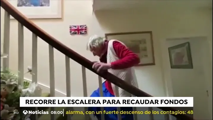 Margaret, la escocesa de 90 años que recuda fondos para el NHS 'escalando' las escaleras de su casa Margaret, la escocesa de 90 años que recuda fondos para el NHS 'escalando' las escaleras de su casa