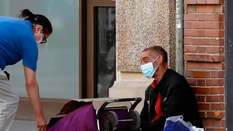 Ingreso Mínimo Vial | Una persona sin recursos en la calle. Ingreso Mínimo Vial | Una persona sin recursos en la calle.