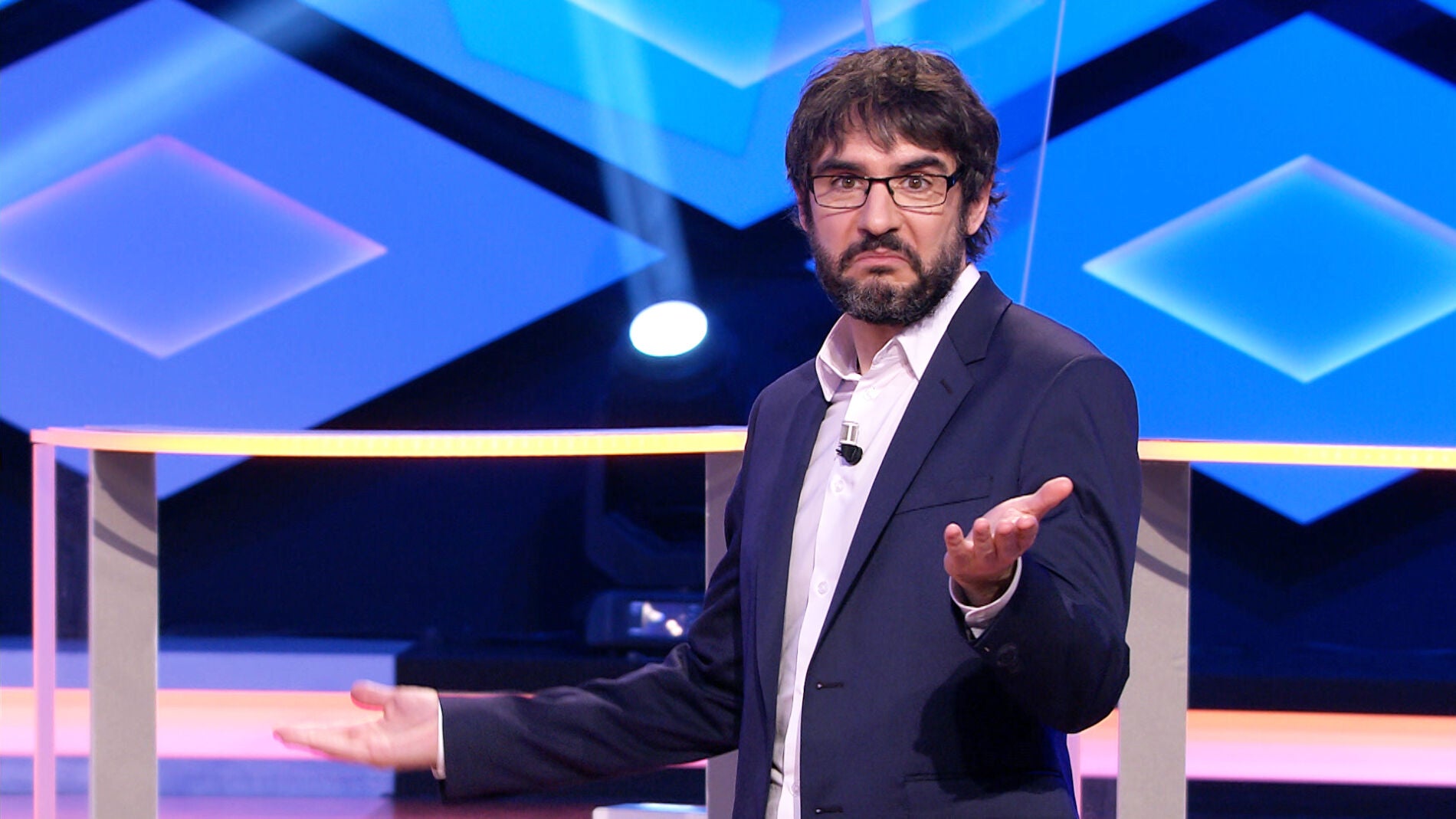 La absurda charla de Juanra Bonet y &lsquo;Los dispersos&rsquo; motivada por una peculiar camiseta