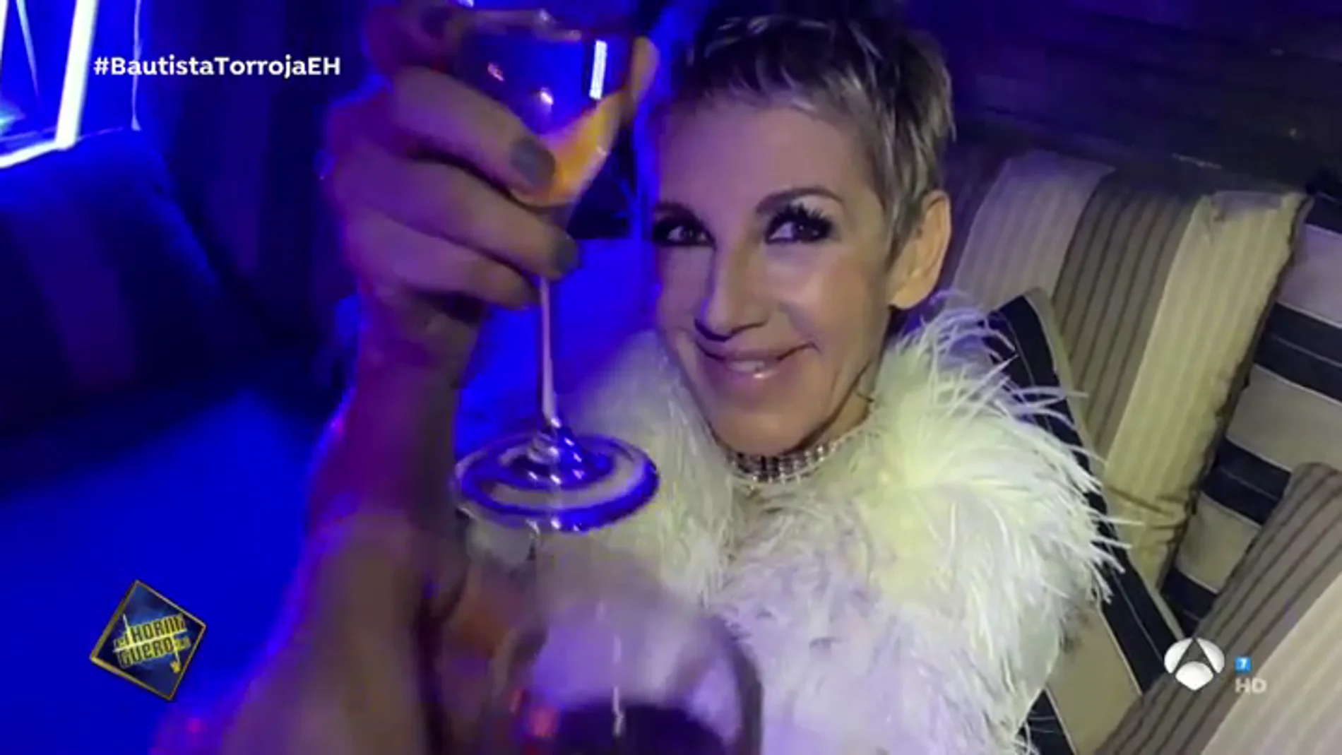El vídeo en exclusiva de 'Cuando tú me bailas', el nuevo single de Ana Torroja: "Necesitaba montar un antro en mi casa"