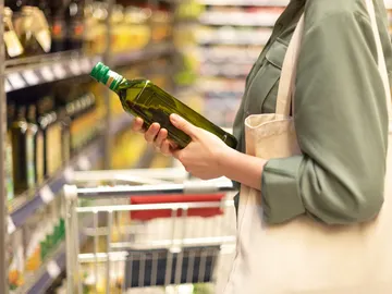 Comprando aceite Comprando aceite
