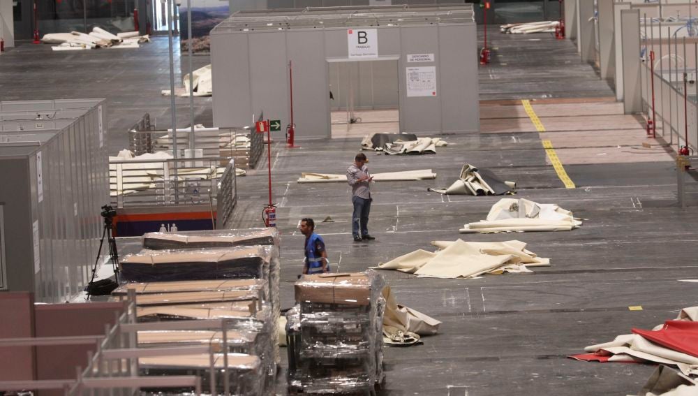 Trabajos de desmontaje de la instalaciones de Ifema, en Madrid