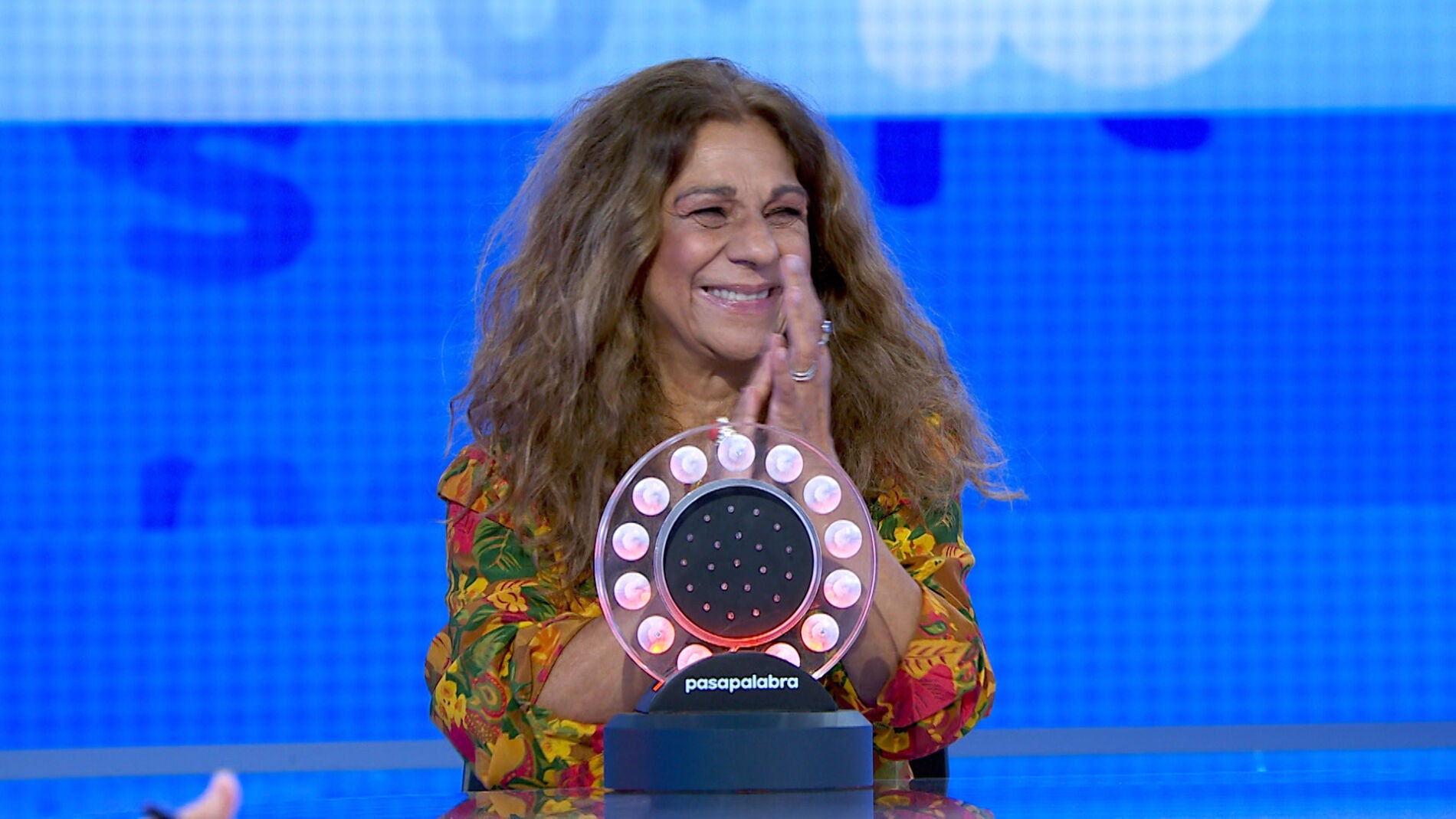La petici&oacute;n de Lolita a Norma Ruiz fuera de c&aacute;mara que sorprende a Roberto Leal