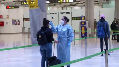 Aena anuncia que rebajará sus tasas aeroportuarias para fomentar la llegada de vuelos internacionales Aena anuncia que rebajará sus tasas aeroportuarias para fomentar la llegada de vuelos internacionales