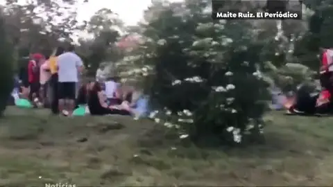 Botellón en el parque de la Ciutadella en Barcelona Botellón en el parque de la Ciutadella en Barcelona