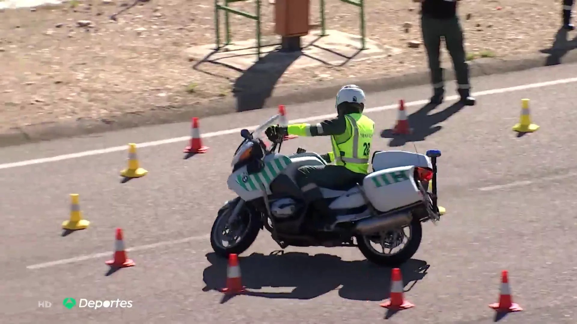 El incre&iacute;ble examen de moto para ser piloto de la Guardia Civil en la Vuelta a Espa&ntilde;a 2020