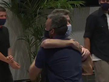 El emocionante abrazo de Luis Enrique y Juan Carlos Unzué: "No sabe la ELA esa con quién se ha metido" El emocionante abrazo de Luis Enrique y Juan Carlos Unzué: "No sabe la ELA esa con quién se ha metido"