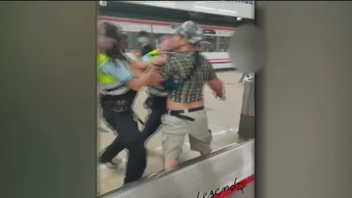 El forcejeo en la estación de Cercanías de Getafe El forcejeo en la estación de Cercanías de Getafe