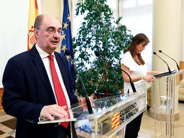 El presidente, Javier Lambán y la consejera de Sanidad, Sira Repollés. El presidente, Javier Lambán y la consejera de Sanidad, Sira Repollés.