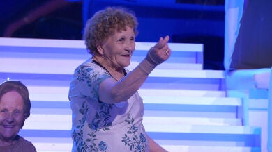¡Sexy Palmira! Así demuestra a Arturo Valls que está preparada para el pole-dance en ‘¡Ahora caigo!’