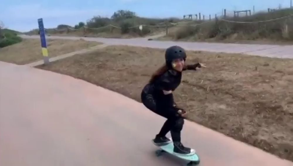 Shakira muestra su habilidad con el skate, una de sus aficiones menos conocidas