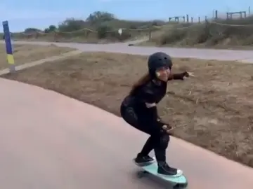 Shakira muestra su habilidad con el skate, una de sus aficiones menos conocidas Shakira muestra su habilidad con el skate, una de sus aficiones menos conocidas
