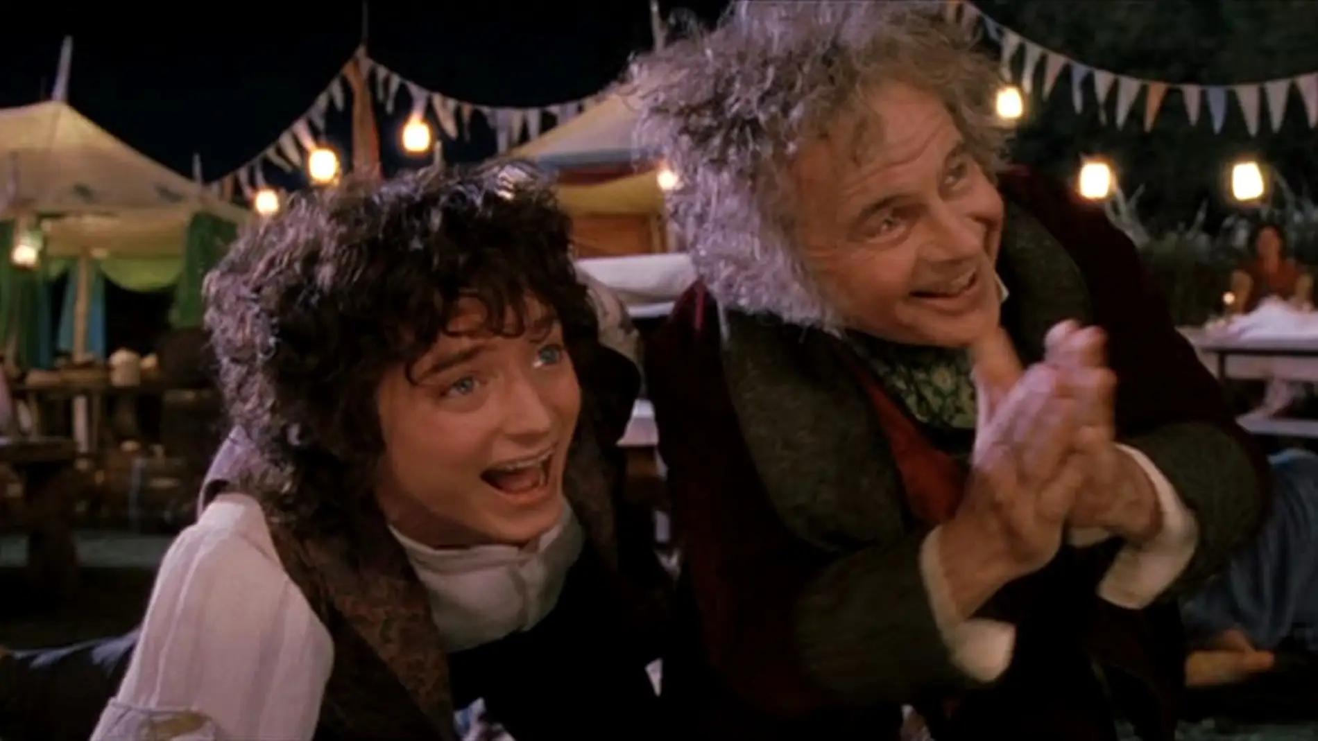 Elijah Wood e Ian Holm como Frodo y Bilbo Bolsón en 'El señor de los anillos'